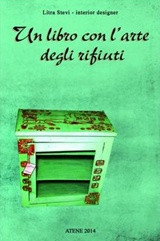 Un libro con l'arte degli rifiuti