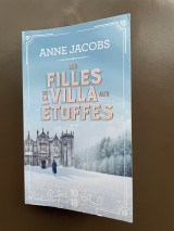 Les filles de la villa aux étoffes
